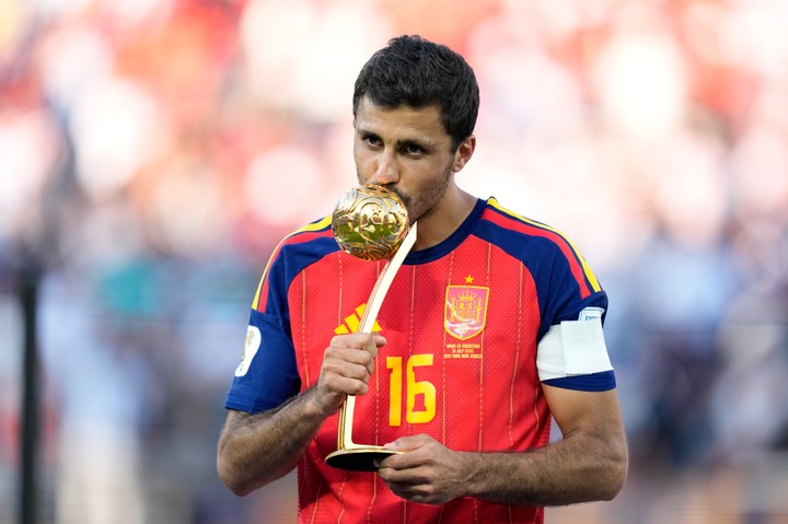 Rodri so záujmami od Barcelony aj Realu Madrid